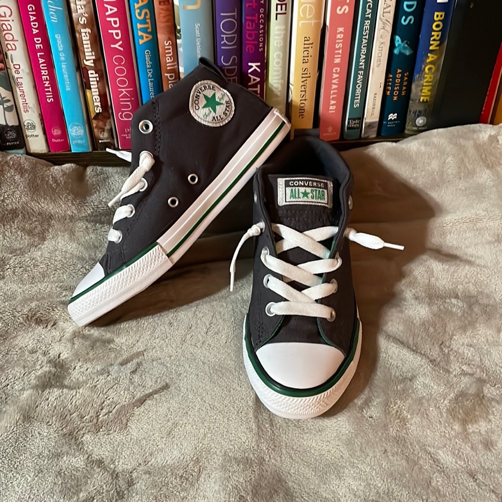 Never worn converse sneaker
